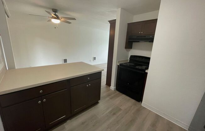 3 beds, 1 bath, 990 sqft, $1,755, Unit 60
