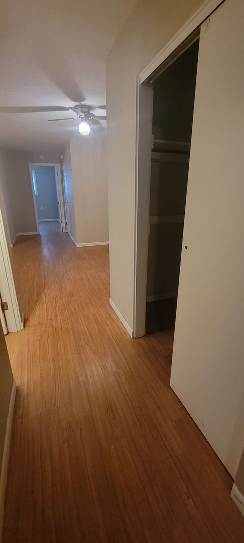 2 beds, 1 bath, $695, Unit Apt 1