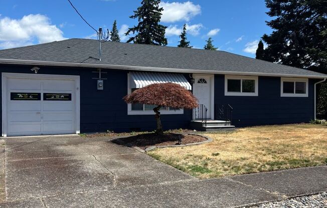 Single level 3 bedroom- Huge yard!