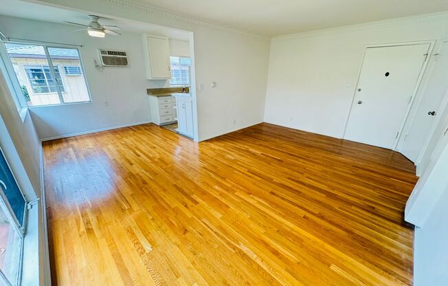 601-821 N LAS PALMAS AVE
