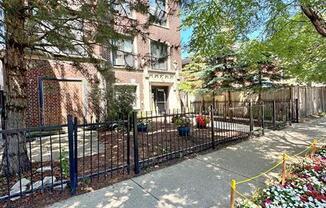 4450 N Ashland Ave