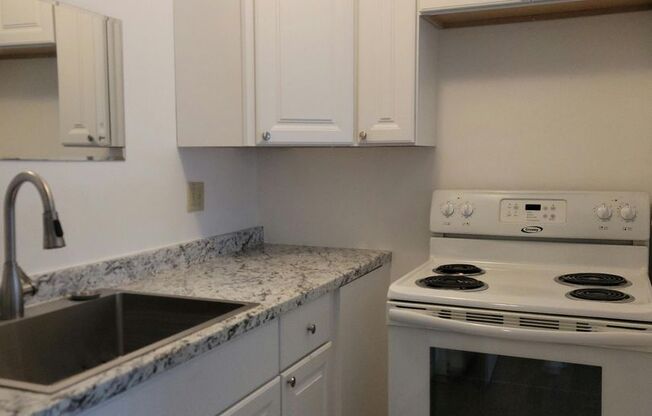 1 bed, 1 bath, $1,500, Unit #10