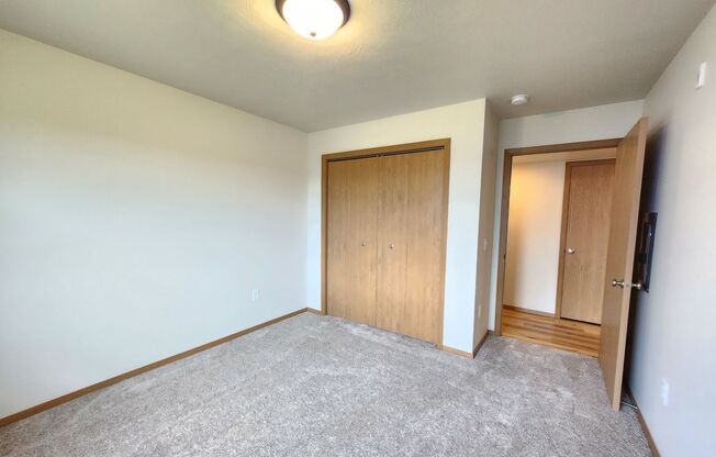 2 beds, 1 bath, 1,006 sqft, $1,230, Unit 3520 304