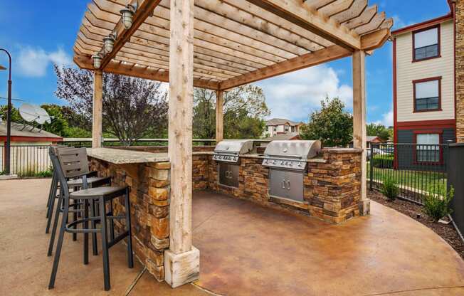 Grills at The Ranch at Pinnacle Point Apartments in Rogers, AR