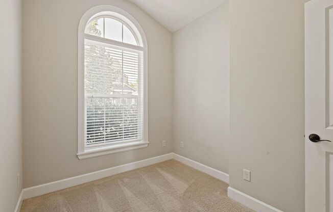 $500 off first month! Spacious 4-bdrm/3-bath in North Bethany—Garage, A/C, view, borders Forest Park