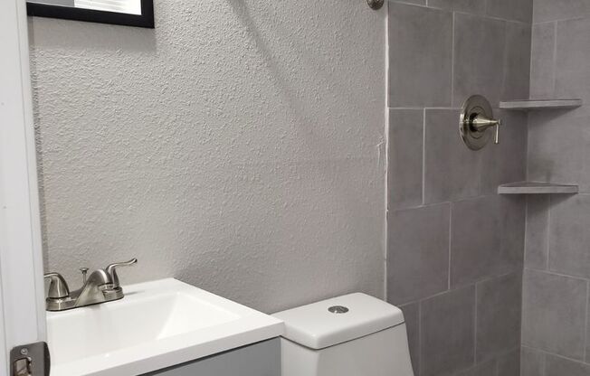 1 bed, 1 bath, $875, Unit # B