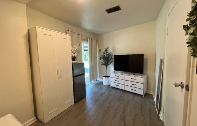 7327 SOVEREIGN CT