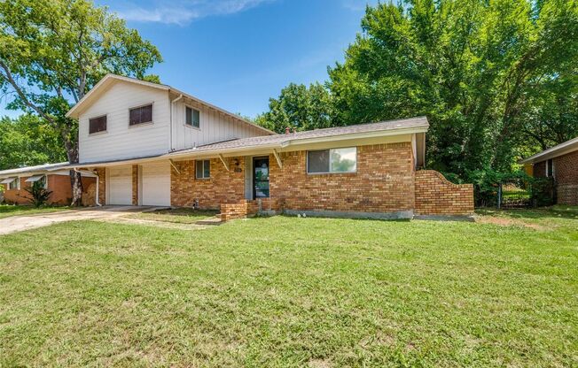 1216 DESIREE LN