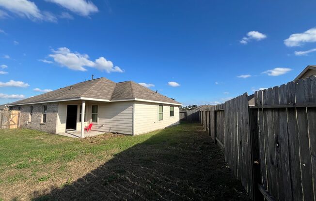 3 beds, 2 baths, $2,100