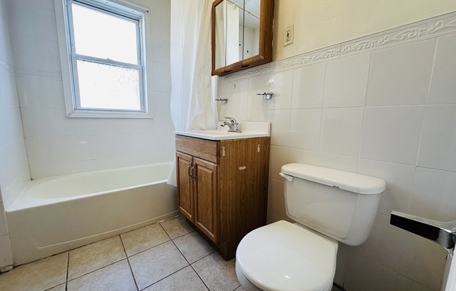 2 beds, 1 bath, $2,300, Unit 2