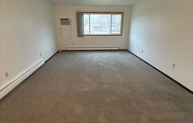 2 beds, 1 bath, $800, Unit 16