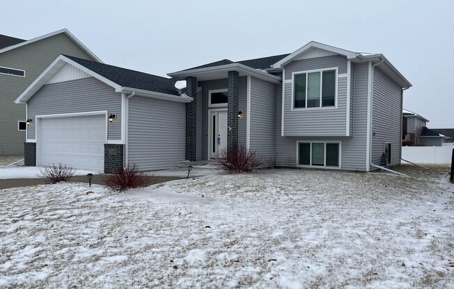 Modern 4 Bedroom, 3 Bath Home in Moorhead MN Available Now