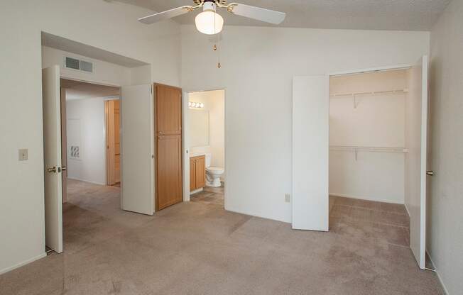 Canterbury Downs Vacant Master Bedroom With Bathroom & Walk In Closet