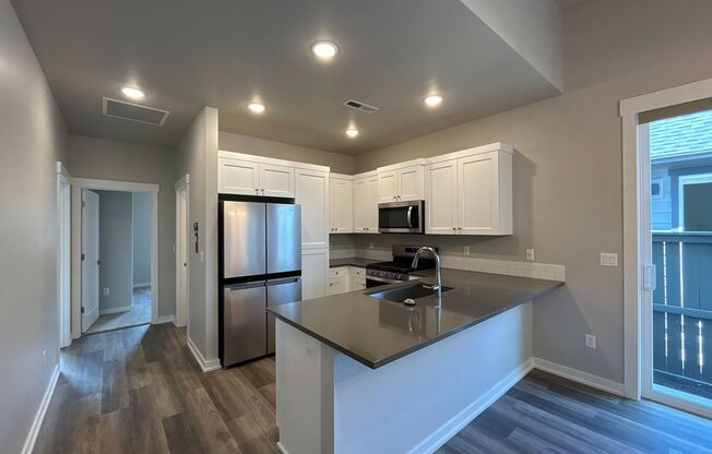 2 beds, 2 baths, 1,089 sqft, $2,295, Unit SFR 927 - 20689