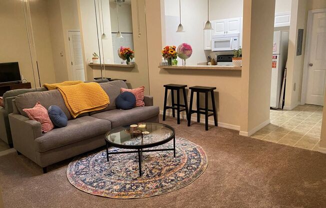 2 beds, 2 baths, 664 sqft, $1,295, Unit 33