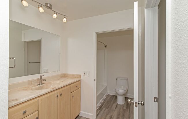 1 bed, 1 bath, 785 sqft, $2,650, Unit L-137