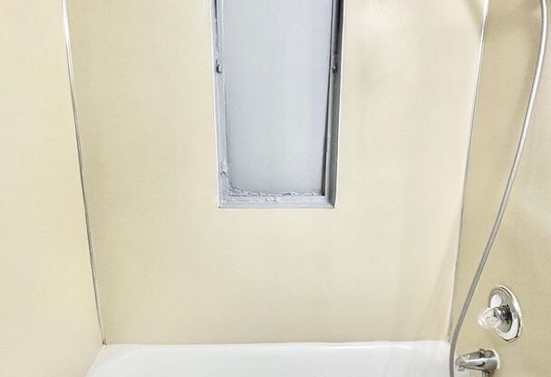 Studio, 1 bath, 305 sqft, $1,015, Unit 407