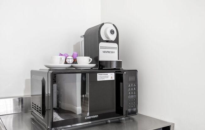 Studio, 1 bath, 540 sqft, $1,950, Unit 106