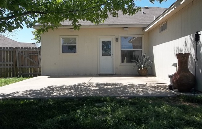 3 beds, 2 baths, $1,550