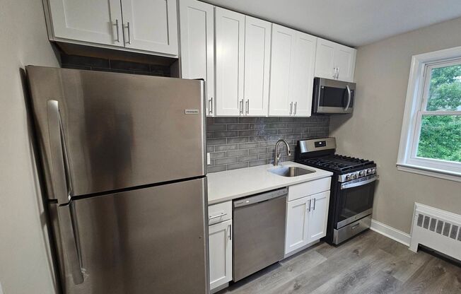 1 bed, 1 bath, 700 sqft, $2,150, Unit L-03