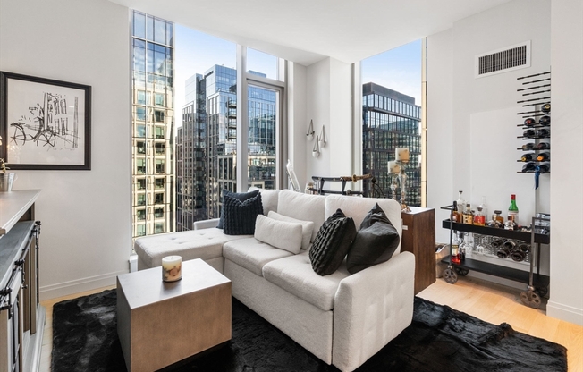 1 bed, 1 bath, 646 sqft, $5,300, Unit 1719