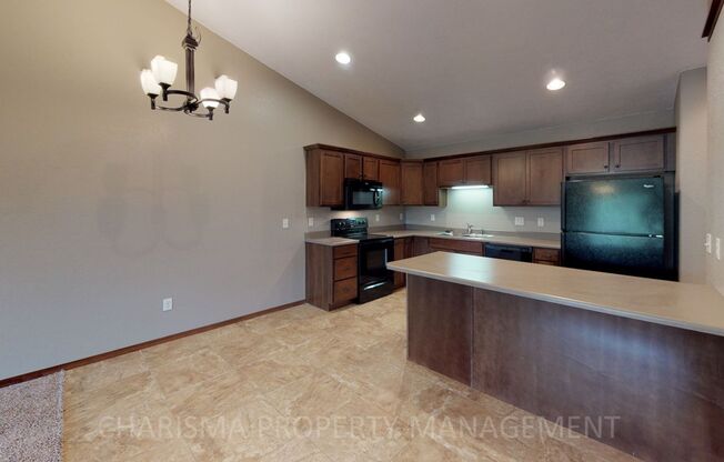 3 beds, 2.5 baths, 2,100 sqft, $1,875, Unit 6602 E 45th Street