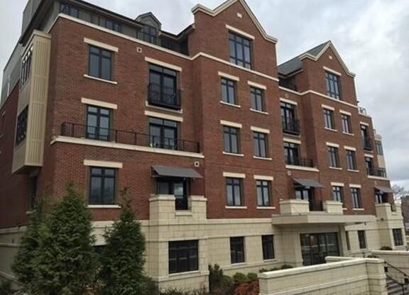 1 bed, 1 bath, 760 sqft, $2,800, Unit 404