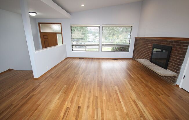 FULLY RENOVATED 3 BED, 2 BATH BELLEVUE HOME W GARAGE AVAILABLE NOW!