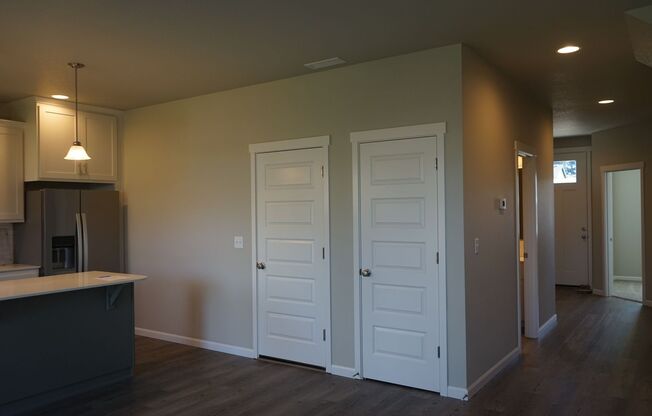LIKE NEW Prairie Commons Luxury Townhome for Lease - 12018 NE 109th St Unit A