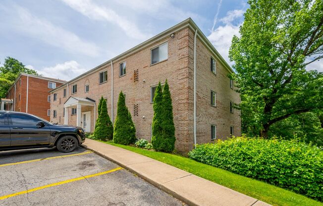 2 beds, 1 bath, 900 sqft, $1,049, Unit 108 D