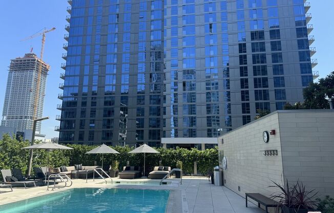 1 bed, 1 bath, 840 sqft, $3,000, Unit 910