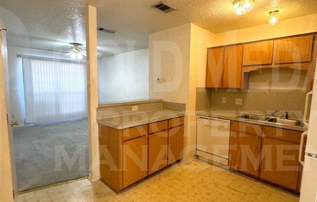 2 beds, 1.5 baths, 984 sqft, $850, Unit C