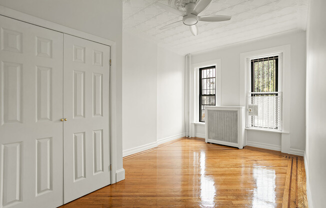 3 beds, 1 bath, 1,150 sqft, $6,850, Unit 3L