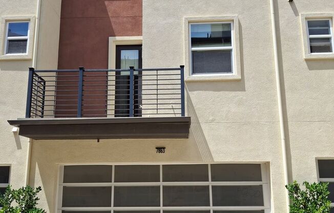 RECENTLY REDUCED! Beautiful Townhome in Civita Mission Valley w/ Central AC! MUST SEE!!!