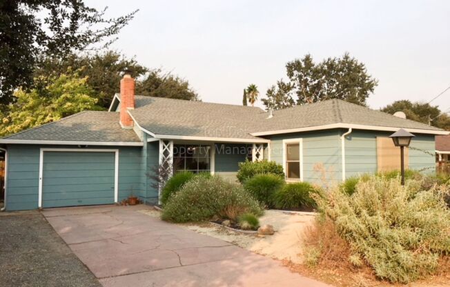 Charming 2 Bd/1 Ba (plus a bonus room) single-family house in Concord for Lease close to BART available 10/15 for Lease