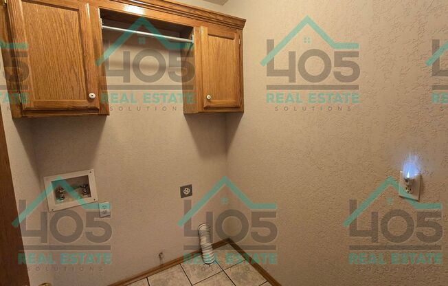 3 beds, 2 baths, $1,600