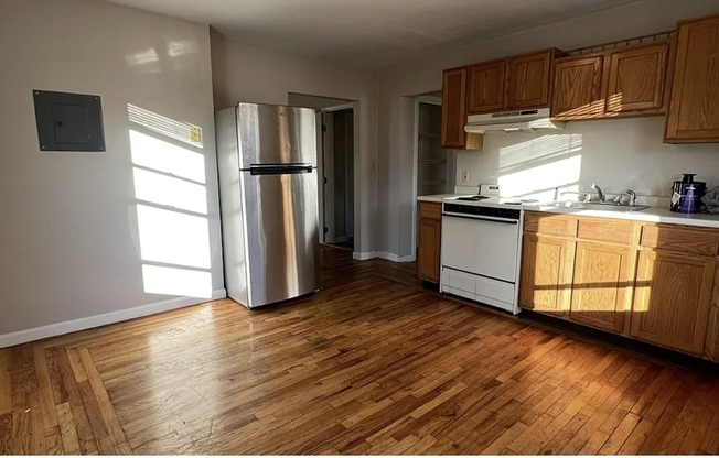 Studio, 1 bath, 750 sqft, $1,650, Unit 3