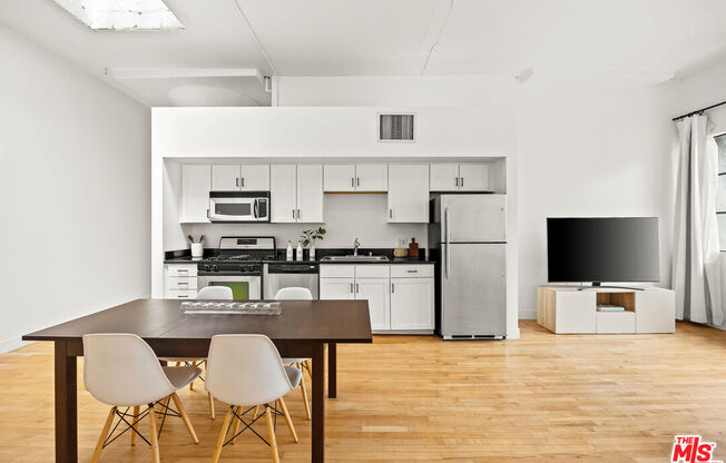 Studio, 1 bath, 707 sqft, $2,290, Unit 628