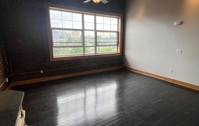 Studio, 1 bath, 442 sqft, $1,240, Unit 352