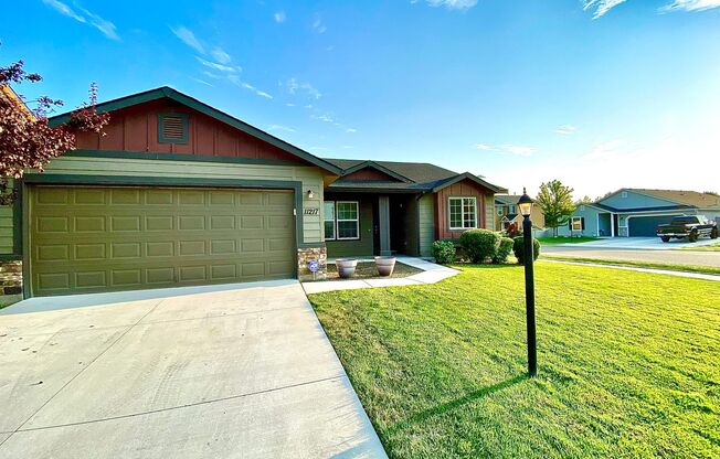 4 Bedroom + Bonus with 2 baths available 8/22