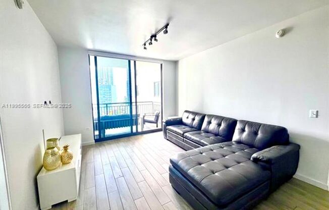 2 beds, 2 baths, 1,096 sqft, $4,550, Unit 999 SW 1st Ave # 1807