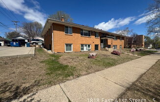 1818 E 41 ST