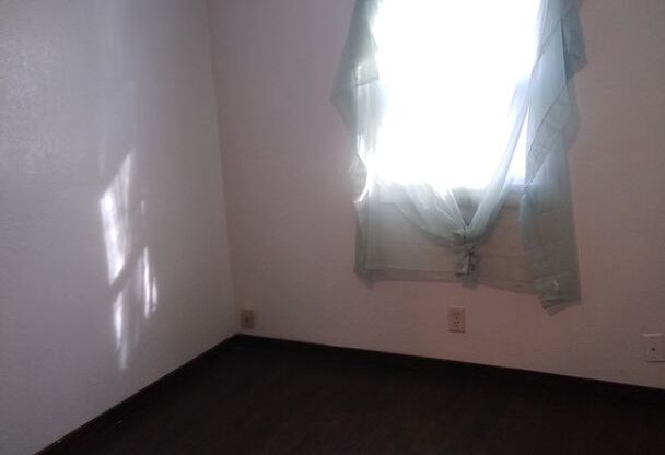 2 beds, 1 bath, $1,000