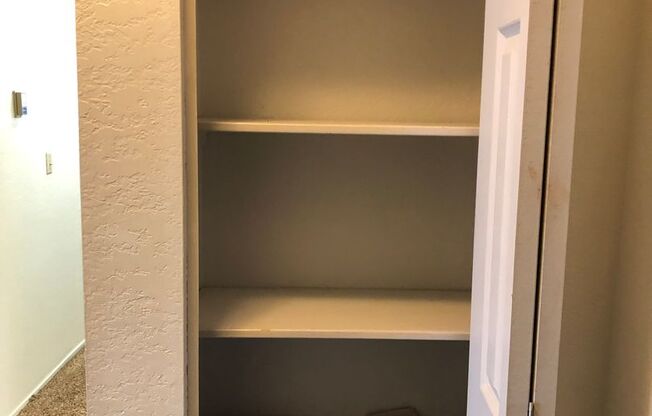 2 beds, 1 bath, 796 sqft, $1,150, Unit 202