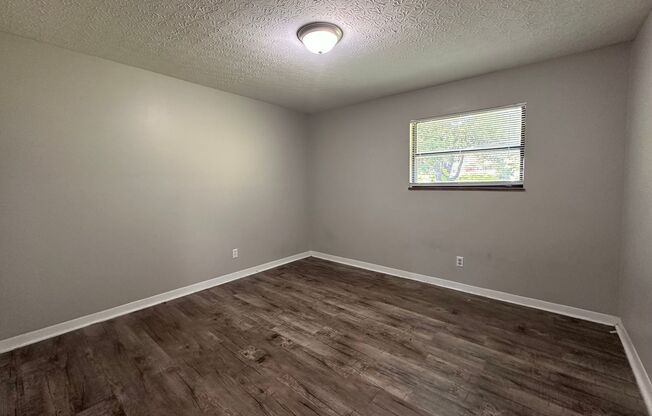 2 beds, 1 bath, 850 sqft, $1,195, Unit Sylvia-13