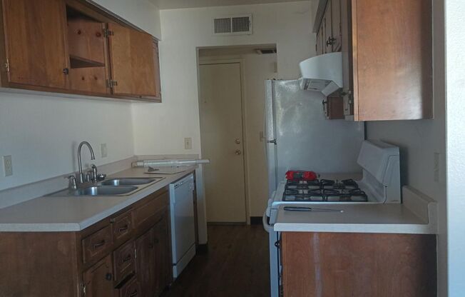 1 bed, 1 bath, 750 sqft, $1,250, Unit 18