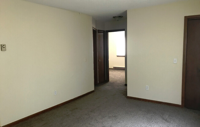 2 beds, 1 bath, 850 sqft, $625, Unit 4