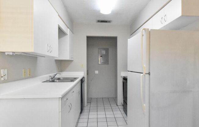 2 beds, 1 bath, $1,200, Unit Apt 6