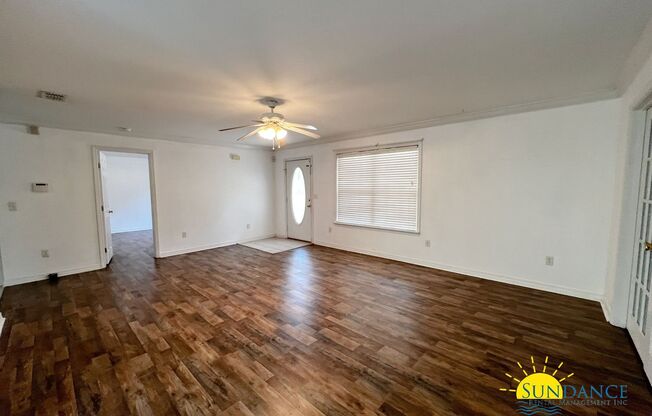 Beautiful 3 Bedroom Home in Crestview with Move-In Special: 1/2 OFF 1st Full Months Rent!