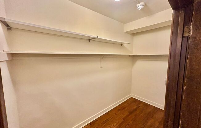 Studio, 1 bath, 320 sqft, $1,395, Unit 225-106